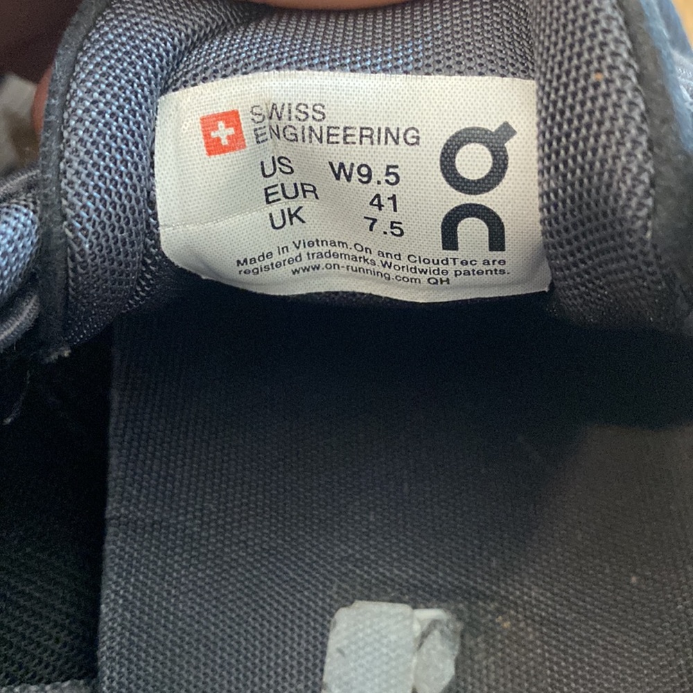 On Running Women's Black and White Cloudflow Athletic Shoes - Picture 10 of 10
